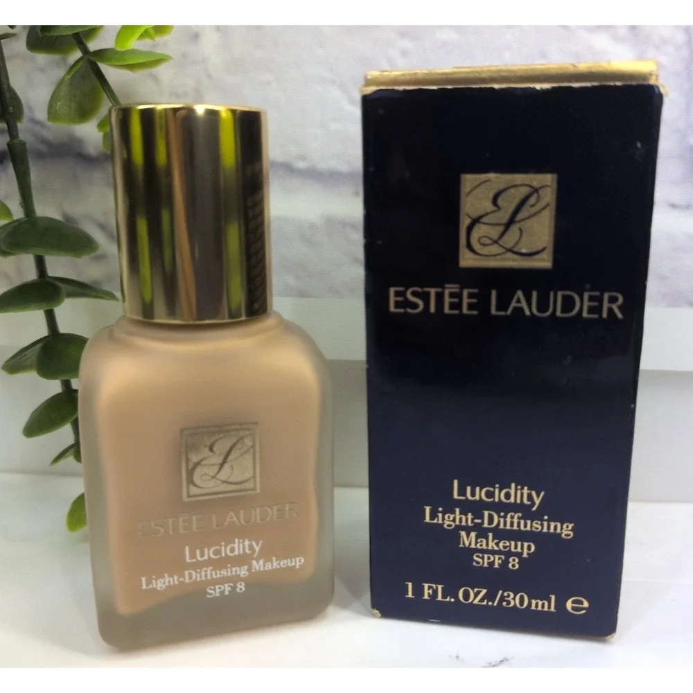 NIB RARE!🥰Estee Lauder Lucidity Light-Diffusing Cool Beige *FLAW-SPILLAGE READ